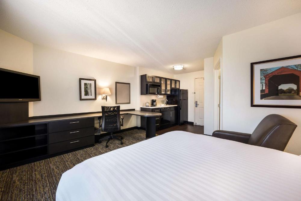Queen Studio Suite interior